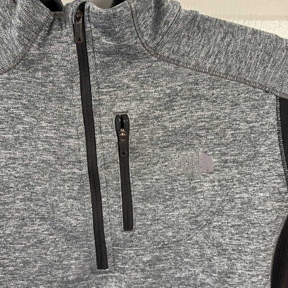 The North face 1/4 zip pullover - Picture 2 of 8